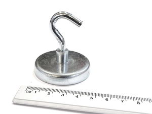 E47F - UM 47 x 9 x M6 wewn. x 17 - uchwyt ferrytowy z haczykiem sufitowym